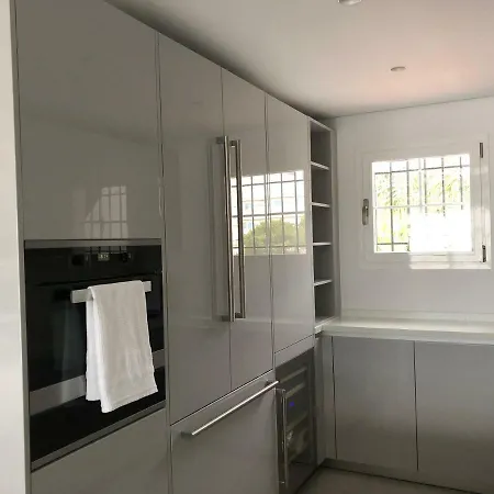 Modern Puente Apartman