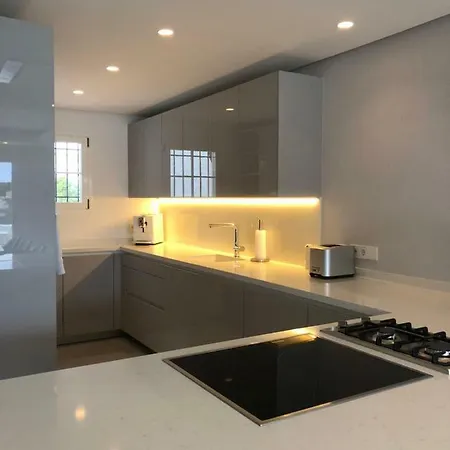 Modern Puente Apartman