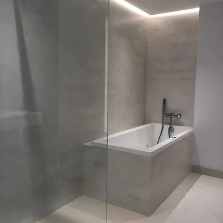 Modern Puente Apartman *