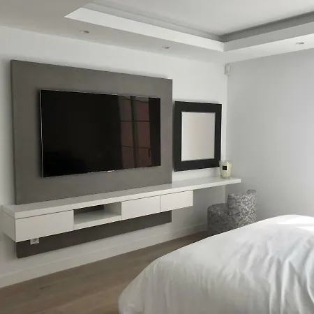 Modern Puente Apartamento